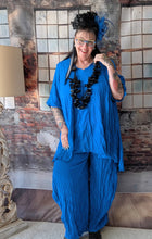 Load image into Gallery viewer, CNG Crinkle Sommerset in Blau bestehend aus Tunika und Hose
