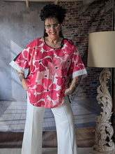 Lade das Bild in den Galerie-Viewer, Tunika von CN-G mit tollem Blumenmuster und Cut Out