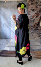 Lade das Bild in den Galerie-Viewer, Jetzt reduziert CNG Kleid mit floralem Design bis Größe 56