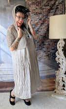 Load image into Gallery viewer, Jetzt reduziert Mädchenglück Kleid mit Netzjacke in beige taupe Größe 38 bis 64