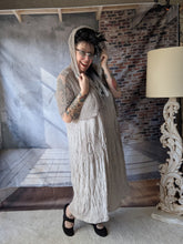 Load image into Gallery viewer, Jetzt reduziert Mädchenglück Kleid mit Netzjacke in beige taupe Größe 38 bis 64