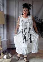Load image into Gallery viewer, Jetzt reduziert -Mädchenglück Kleid weiß in Crash Optik Größe 42 bis 62