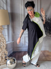 Lade das Bild in den Galerie-Viewer, CNG Set mit Tunika, Hose und Brosche bis Größe 52/54