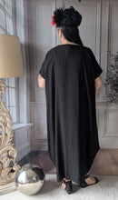 Lade das Bild in den Galerie-Viewer, CNG Sommerkleid in Schwarz Pink Grün Oversize Style alle Größen