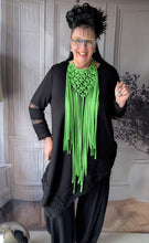 Lade das Bild in den Galerie-Viewer, CNG Makramee Stoffkette geknüpft in Apfel Grün