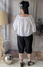 Load image into Gallery viewer, CNG Baumwoll Set mit Carmenbluse und Longshort bis Größe 56/58 in Schwarz Weiss