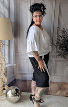 Load image into Gallery viewer, CNG Baumwoll Set mit Carmenbluse und Longshort bis Größe 56/58 in Schwarz Weiss