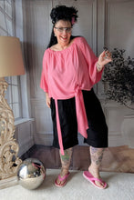 Load image into Gallery viewer, CNG Baumwoll Set mit Carmenbluse und Longshort bis Größe 56/58 in Rosa Schwarz