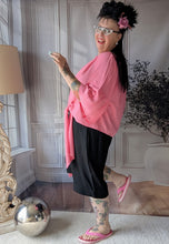 Load image into Gallery viewer, CNG Baumwoll Set mit Carmenbluse und Longshort bis Größe 56/58 in Rosa Schwarz