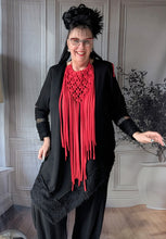 Lade das Bild in den Galerie-Viewer, CNG Makramee Stoffkette geknüpft in Rot