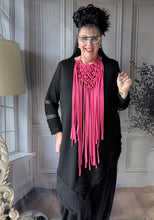 Lade das Bild in den Galerie-Viewer, CNG Makramee Stoffkette geknüpft in Pink