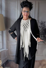 Lade das Bild in den Galerie-Viewer, CNG Makramee Stoffkette geknüpft in Weiss