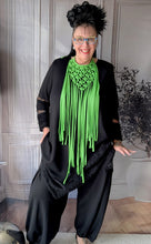 Lade das Bild in den Galerie-Viewer, CNG Makramee Stoffkette geknüpft in Apfel Grün