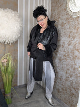 Load image into Gallery viewer, H4 Jacke mit Reißverschluss in Stoff,- und Mustermix bis Größe 54