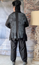 Load image into Gallery viewer, Asymmetrische Oversize Jacke in verschiedenen Größen bis Gr 64