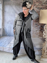 Load image into Gallery viewer, Redesign Sweatmantel mit Cut Outs und Kapuze