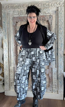 Load image into Gallery viewer, Jackenbluse aus Sweat und Jaquard und passende Hose - auch einzeln bestellbar