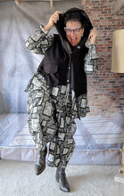 Load image into Gallery viewer, Jackenbluse aus Sweat und Jaquard und passende Hose - auch einzeln bestellbar