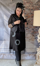 Load image into Gallery viewer, 2 Teiler Kleid mit Überwurf Jacke - raffiniert und aussergewöhnlich bis Größe 50
