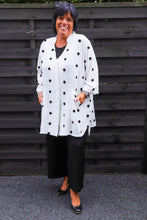 Load image into Gallery viewer, Blusenjacke in 2 Größen und 2 Farben bis Größe 60