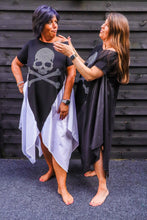 Lade das Bild in den Galerie-Viewer, Kleid mit Skull/ Totenkopf in 2 Farben bis Größe 58