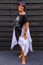 Lade das Bild in den Galerie-Viewer, Kleid mit Skull/ Totenkopf in 2 Farben bis Größe 58