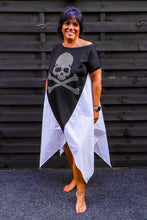 Lade das Bild in den Galerie-Viewer, Kleid mit Skull/ Totenkopf in 2 Farben bis Größe 58