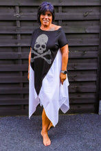 Lade das Bild in den Galerie-Viewer, Kleid mit Skull/ Totenkopf in 2 Farben bis Größe 58
