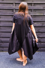 Lade das Bild in den Galerie-Viewer, Kleid mit Skull/ Totenkopf in 2 Farben bis Größe 58