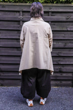 Load image into Gallery viewer, Asymmetrische Bluse von CN-G in 3 Farben bis Größe 58