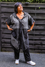 Load image into Gallery viewer, Jacke Überwurf mit Druckknopfverschluss bis Größe 60