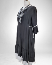 Load image into Gallery viewer, Kleid von Mädchenglück mit angenähtem Tüllabschluss in 3 Farben und Größen bis Gr 60