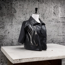 Load image into Gallery viewer, Kurzjacke aus veganem Leder von CN-G in 4 Größen bis Gr 58/60