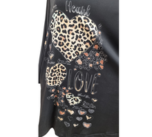 Load image into Gallery viewer, 𝐒𝐚𝐥𝐞- CNG/Mädchenglück Tunika mit V- Ausschnitt und Leomuster in 3 Größen bis Gr 62 in Slinky Material