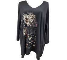 Load image into Gallery viewer, 𝐒𝐚𝐥𝐞- CNG/Mädchenglück Tunika mit V- Ausschnitt und Leomuster in 3 Größen bis Gr 62 in Slinky Material