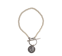 Lade das Bild in den Galerie-Viewer, Perlenkette mit Münze in Silber oder Gold
