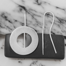 Lade das Bild in den Galerie-Viewer, Ohrringe Silber oder Gold Saturn