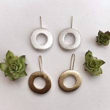 Lade das Bild in den Galerie-Viewer, Ohrringe Silber oder Gold Saturn