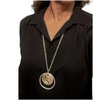 Lade das Bild in den Galerie-Viewer, Lange Halskette mit Ring und Münze in Silber/Gold Mix