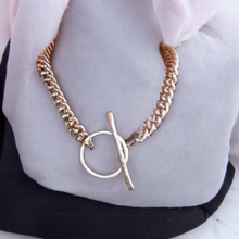 Lade das Bild in den Galerie-Viewer, Halskette mit dekorativem Mittelverschluss plattiert