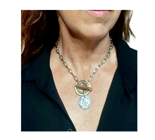 Lade das Bild in den Galerie-Viewer, Mix Kette mit Barrenverschluss und Münze