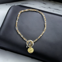 Lade das Bild in den Galerie-Viewer, Mix Kette mit Barrenverschluss und Münze