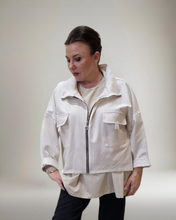 Load image into Gallery viewer, Neue Farbe Sweat Kurzjacke in Wollweiss Größe 40 bis 52/54