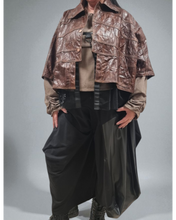 Load image into Gallery viewer, H4 Kurzjacke braun aus veganen Leder - alle Größen