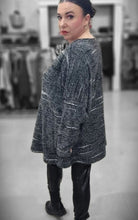 Lade das Bild in den Galerie-Viewer, Mädchenglück Pullover in 2 Größen Grau Schwarz Weiß