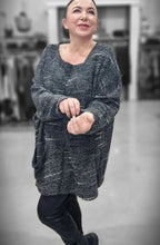 Lade das Bild in den Galerie-Viewer, Mädchenglück Pullover in 2 Größen Grau Schwarz Weiß