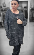 Lade das Bild in den Galerie-Viewer, Mädchenglück Pullover in 2 Größen Grau Schwarz Weiß