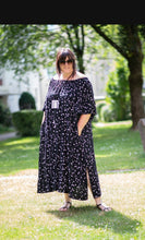 Load image into Gallery viewer, CNG Carmenkleid in 3 Größen Schwarz/Weiss mit Punkten