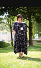 Load image into Gallery viewer, CNG Carmenkleid in 3 Größen Schwarz/Weiss mit Punkten