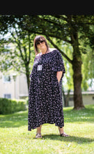 Load image into Gallery viewer, CNG Carmenkleid in 3 Größen Schwarz/Weiss mit Punkten